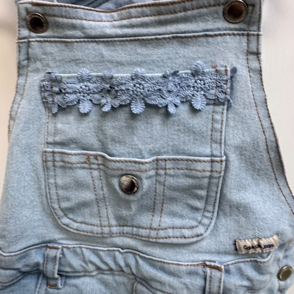 Calvin Klein Jeans 4T Girls Light Blue Floral Kids Short Overalls - Picture 2 of 8